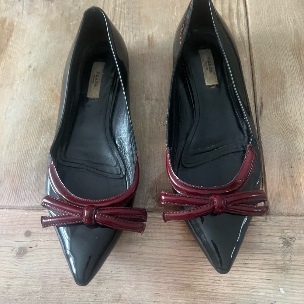 Prada Women's Black and Dark Red Patent Flats - Picture 4 of 13